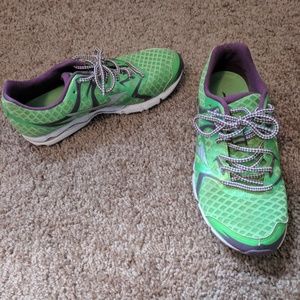 Mizuno wave running shoes